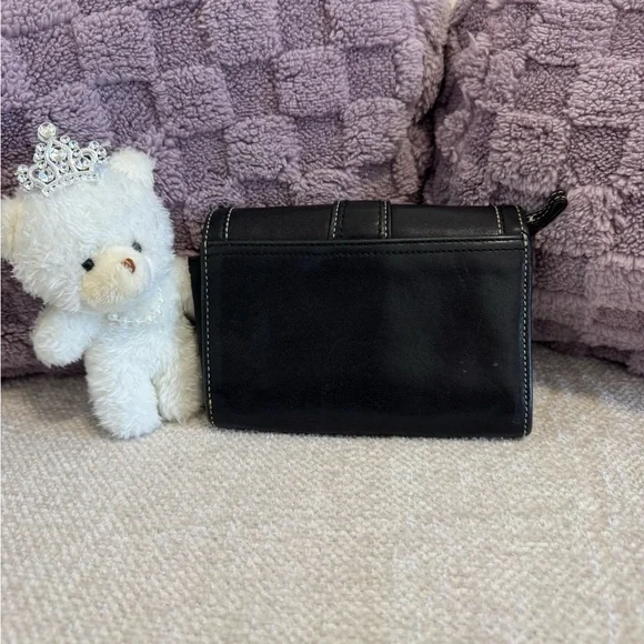 Chic Black Leather Wallet with Buckle - Picture 2 of 6